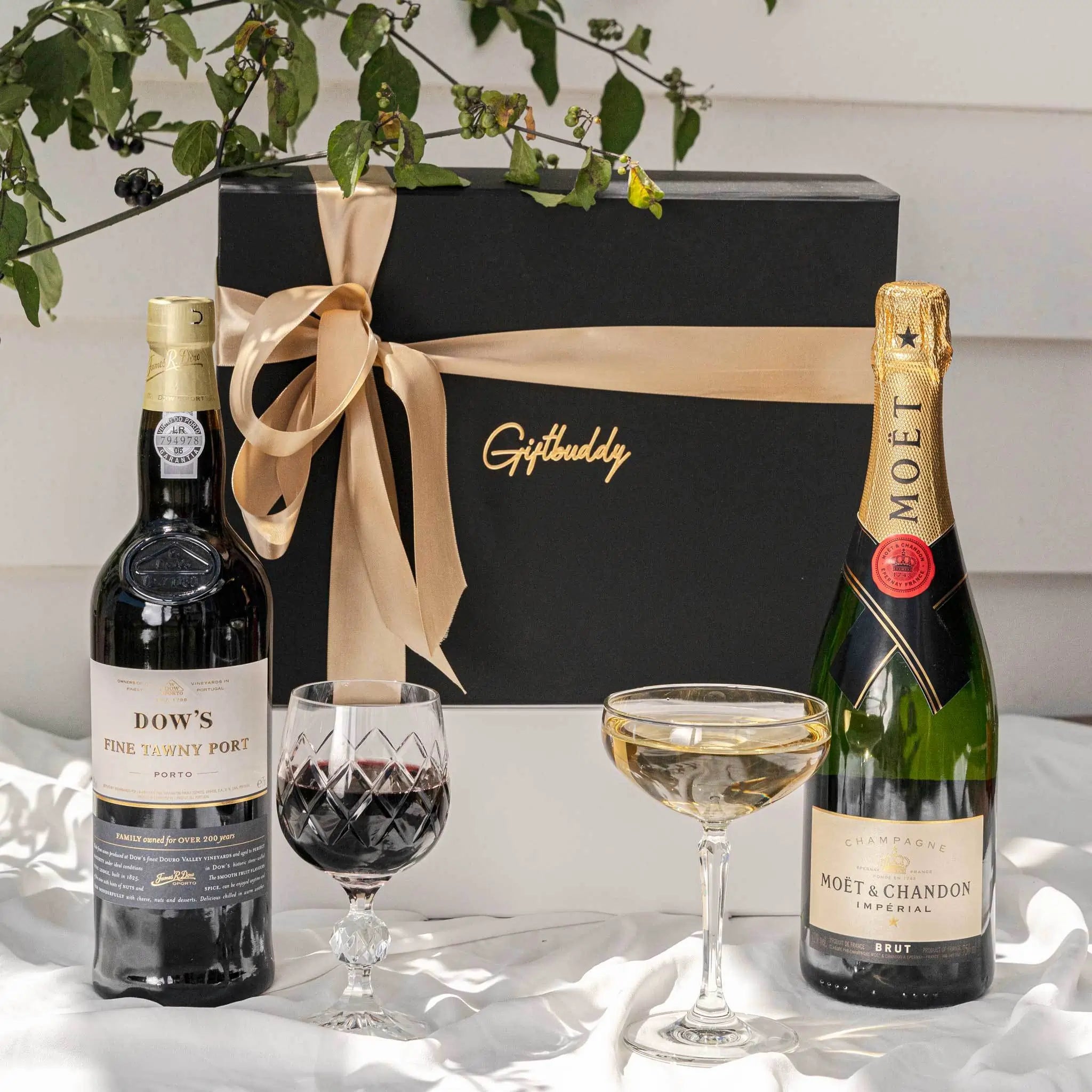 Limited-edition champagne and port gift box Birthday